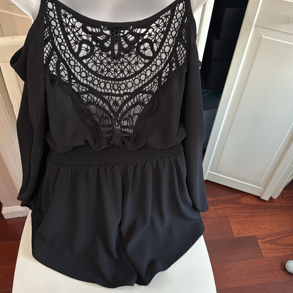 Off the shoulder shorts romper - Picture 5 of 6